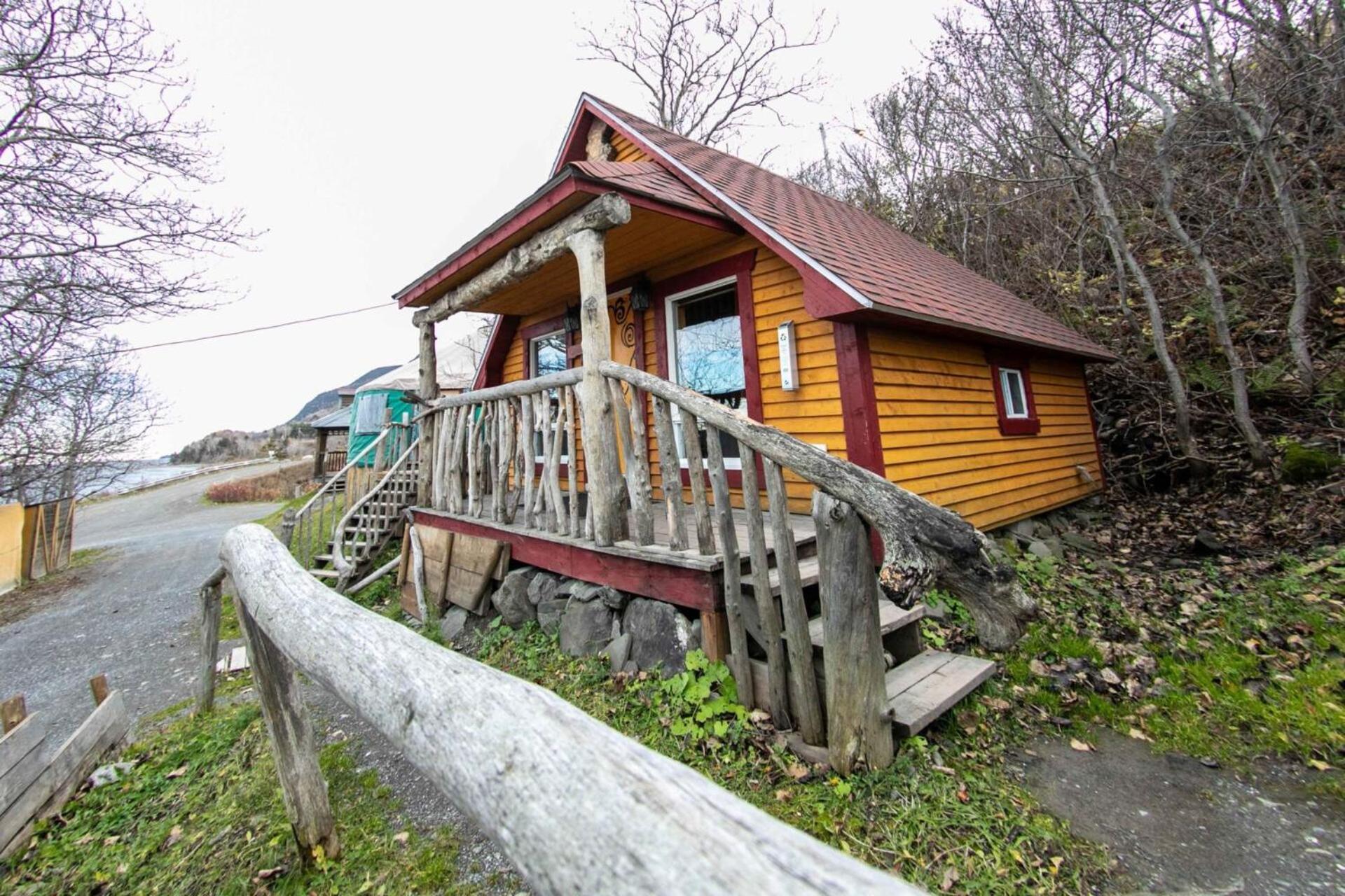 Auberge Festive Sea Shack Sainte Anne des Monts Exterior photo